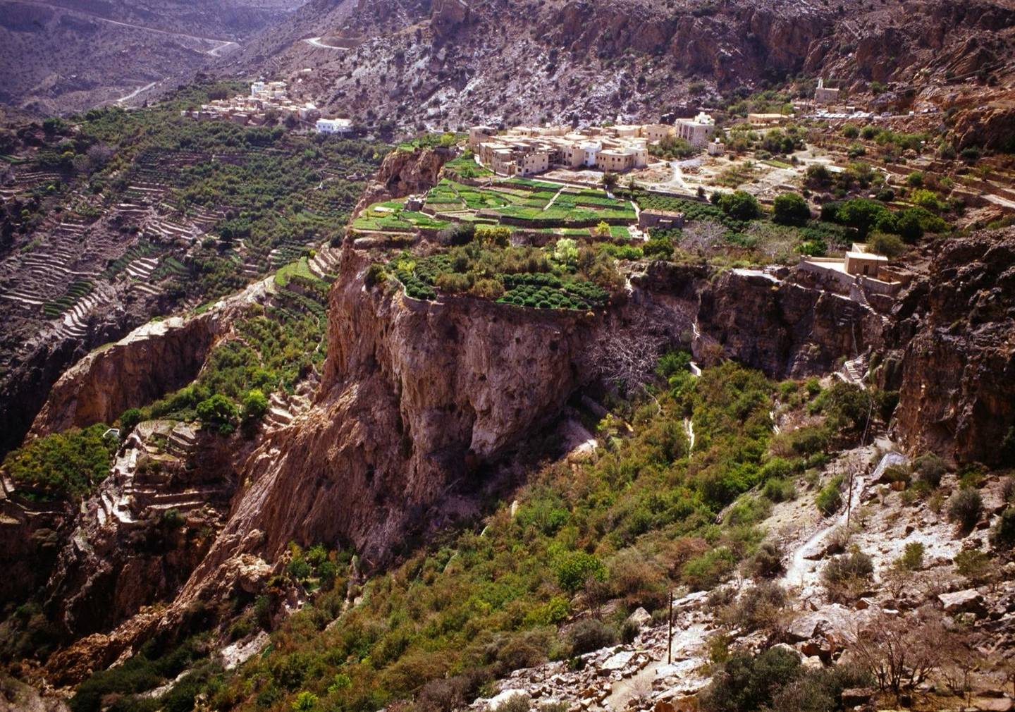 Den 1 (volitelný) · Z Maskatu přes Birkat al Mawz na Jebel Akhdar
