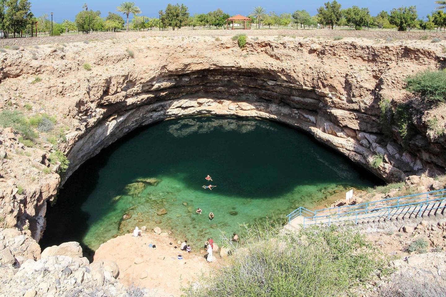 Dag 1 · Muscat til Bimmah Sinkhole, Wadi Shab og Fins