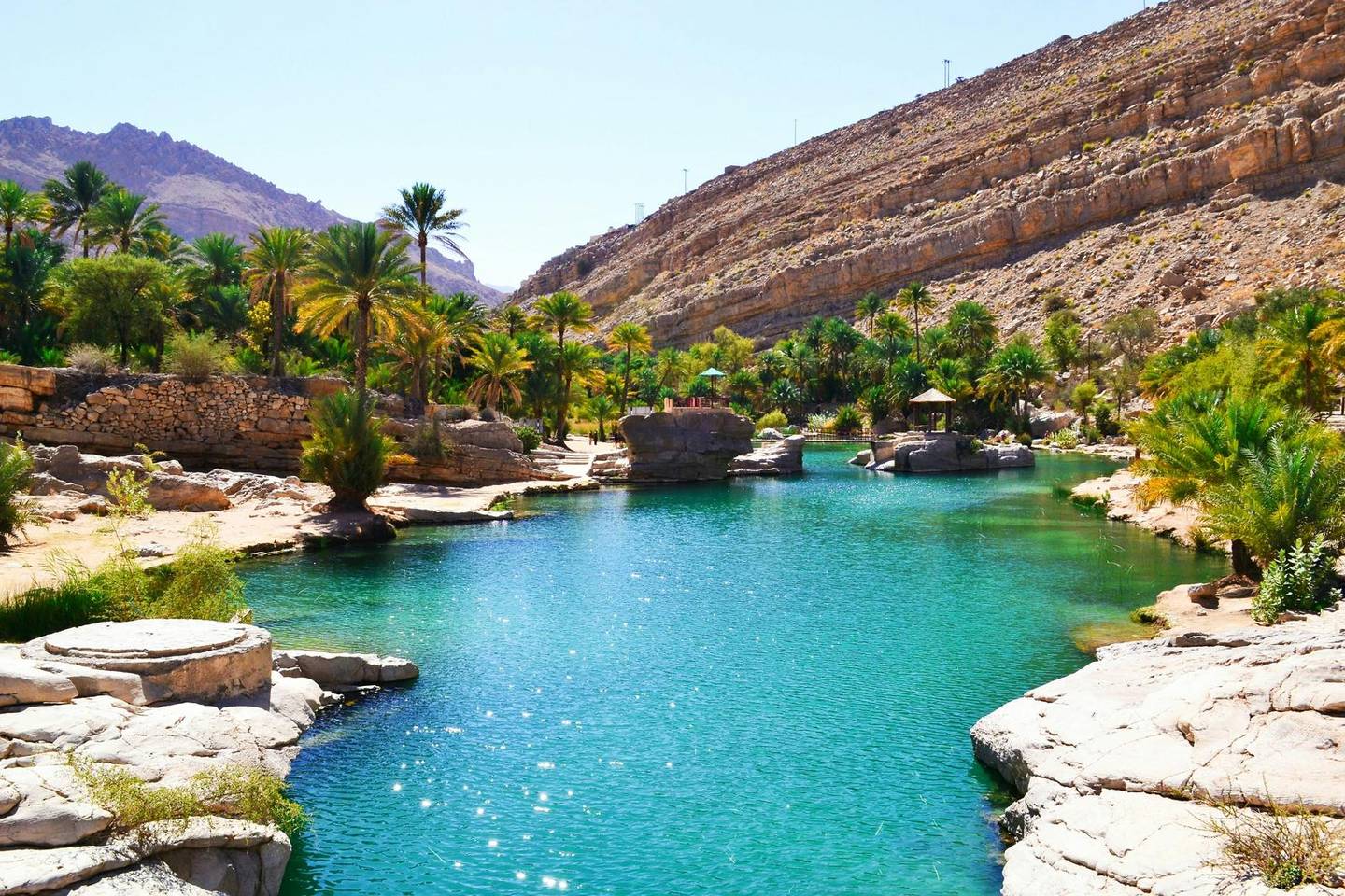 Dag 2 · Fins til Sur, Wadi Bani Khalid og Wahiba Sands